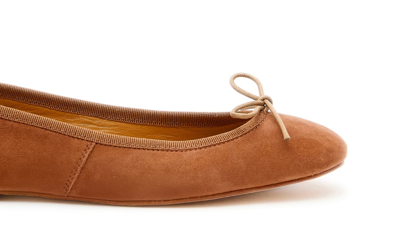Capri Ballerina Suede Camel – Lolo Ballerina